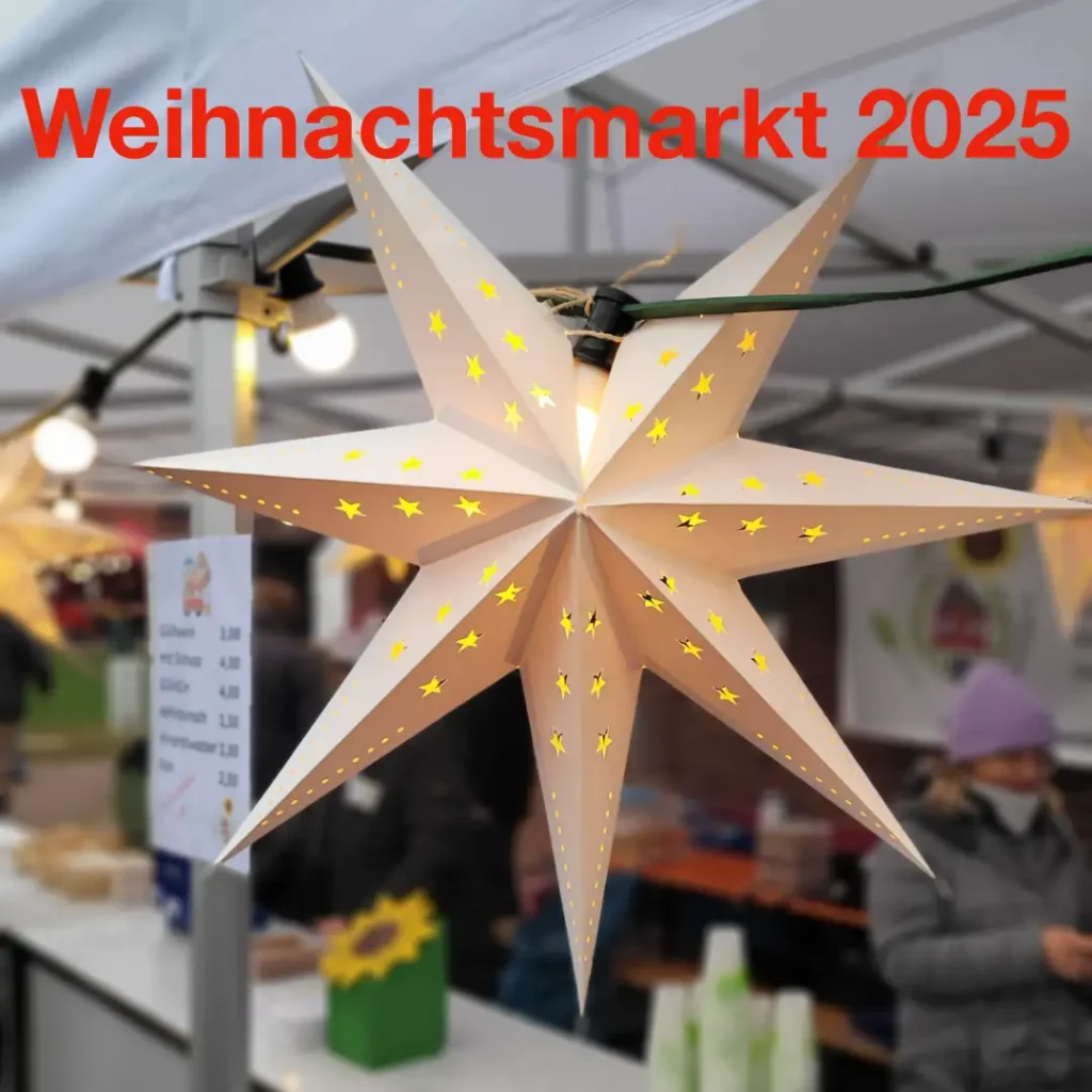 Ein leuchtender Weihnachtsstern hängt an einer Weihnachtsmarktbude. Text: "Weihnachtsmarkt 2025".